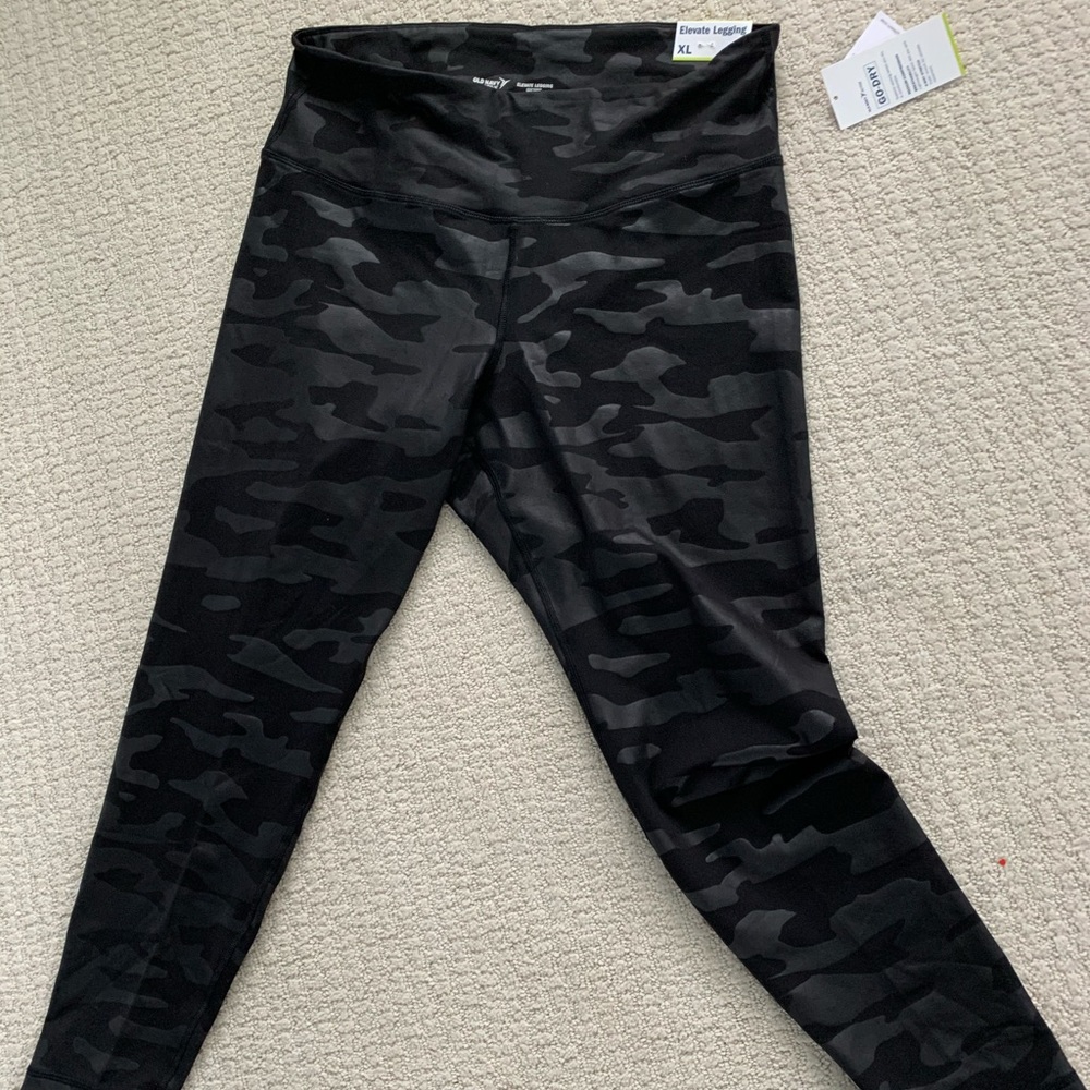NWT old navy black camo leggings size XL